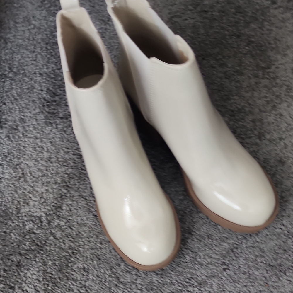 💐Soda Off-White Ankle Booties